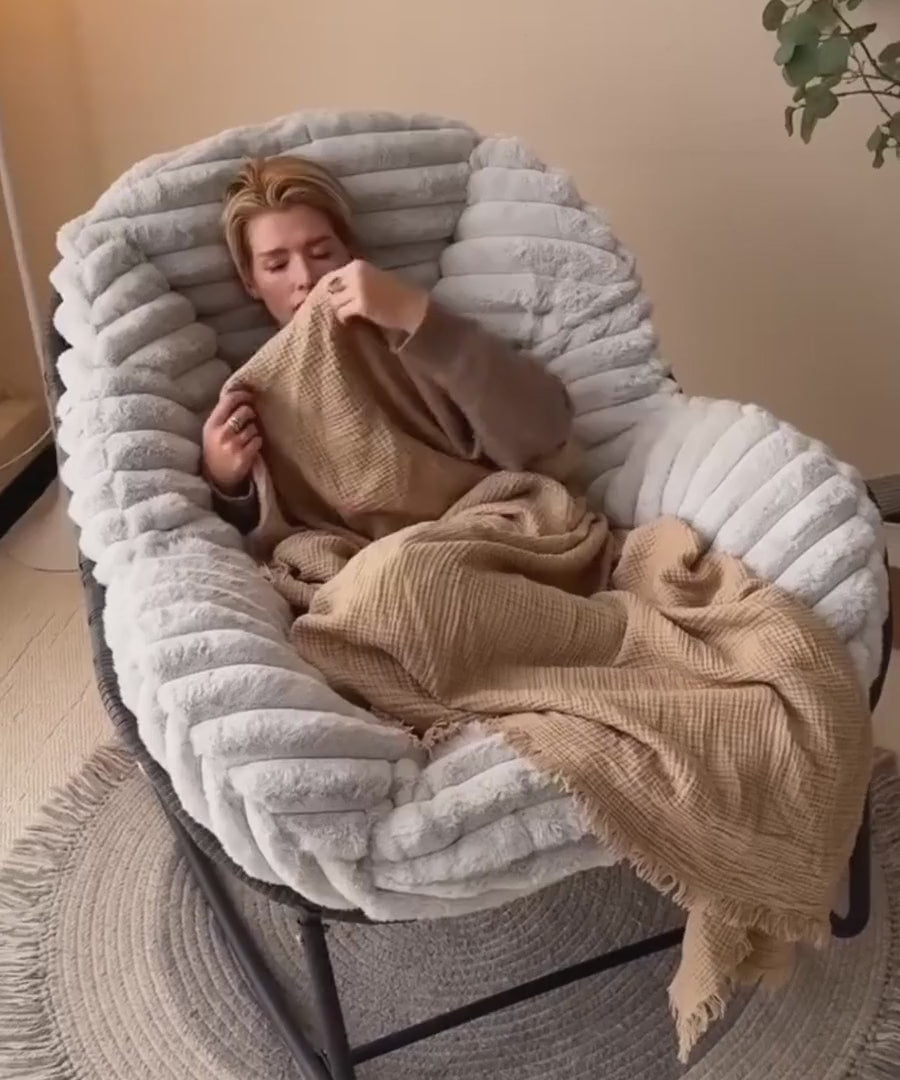 Polly Pluffer rocking chair clip 3